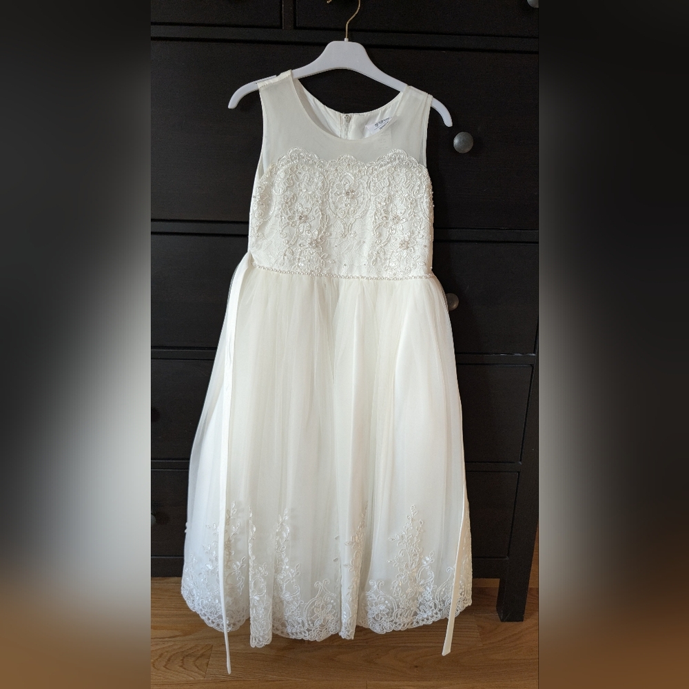 Elegant White Lace Dress